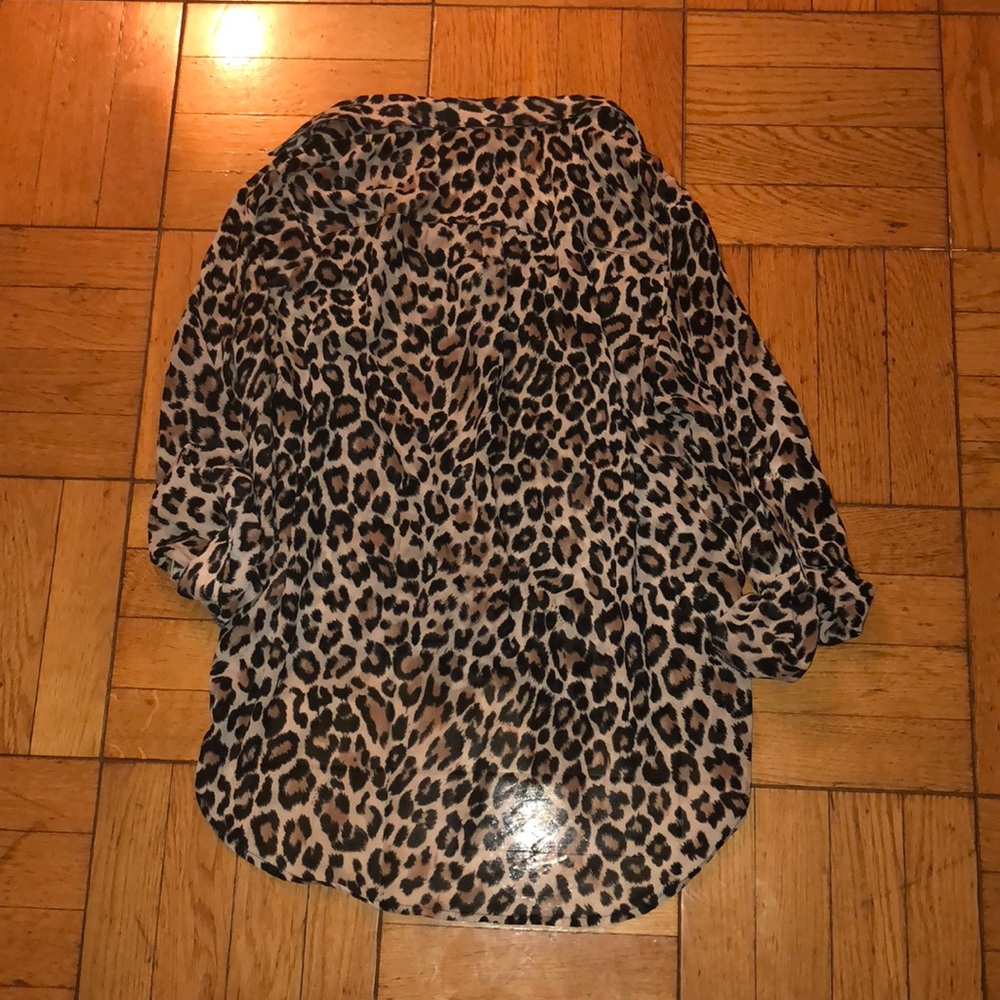 Nwot H&M Tiger Print Polyester Button Up - image 4